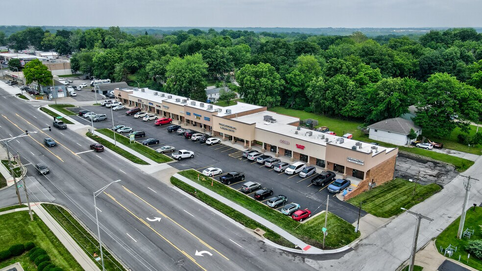 More Photos Of 8101-8129 N Oak Tfwy, Kansas City Unknown For Lease