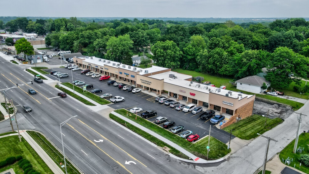 More Photos Of 8101-8129 N Oak Tfwy, Kansas City Unknown For Lease