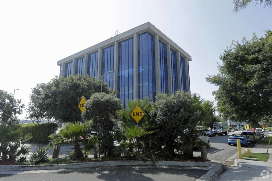More Photos Of 13274 Fiji Way, Marina Del Rey Office Residential For Lease