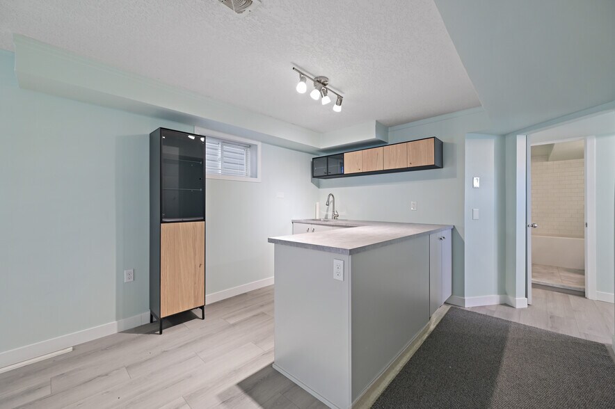 More Photos Of 132 17 Avenue NW, Calgary Office For Sale