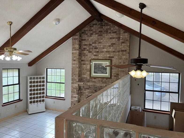 More Photos Of 7285 E US Highway 87, San Antonio Office For Sale