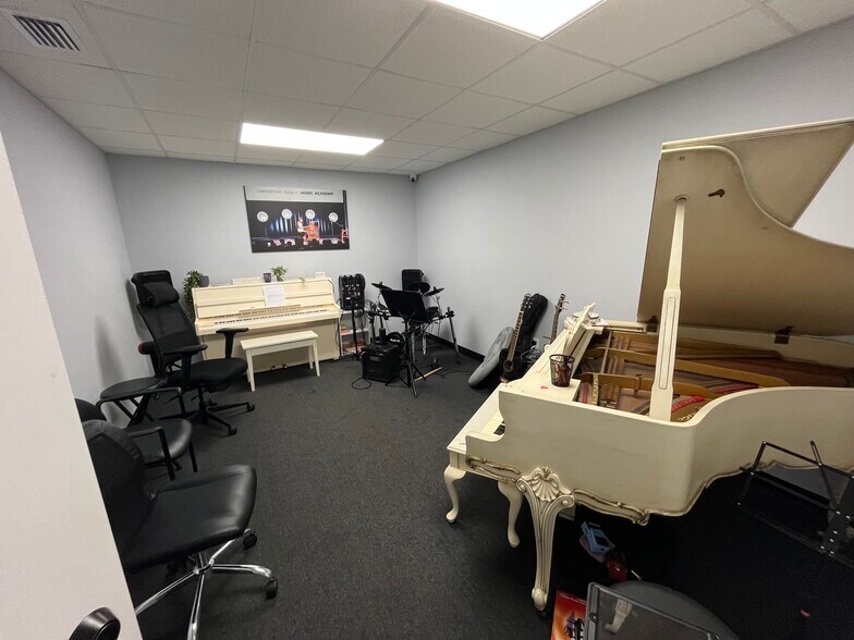 More Photos Of 4920 Lena Rd, Bradenton Light Distribution For Lease