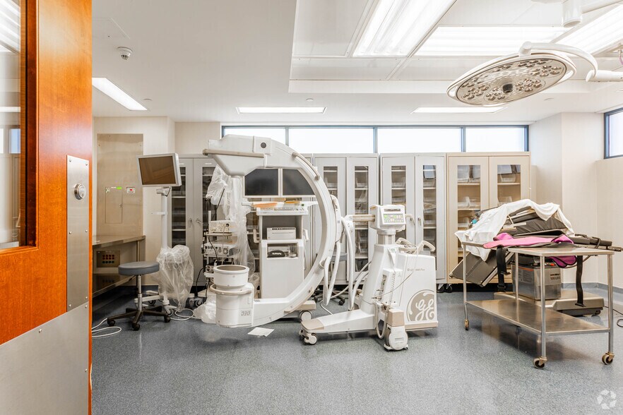 More Photos Of 630 Broad St, Carlstadt Medical For Sale