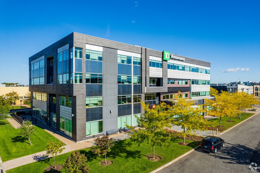 More Photos Of 2990 Av Pierre-Péladeau, Laval Office For Lease