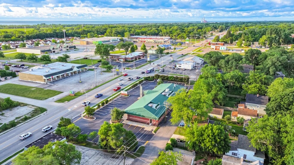 More Photos Of 3242 Sheridan Rd, Zion Freestanding For Lease