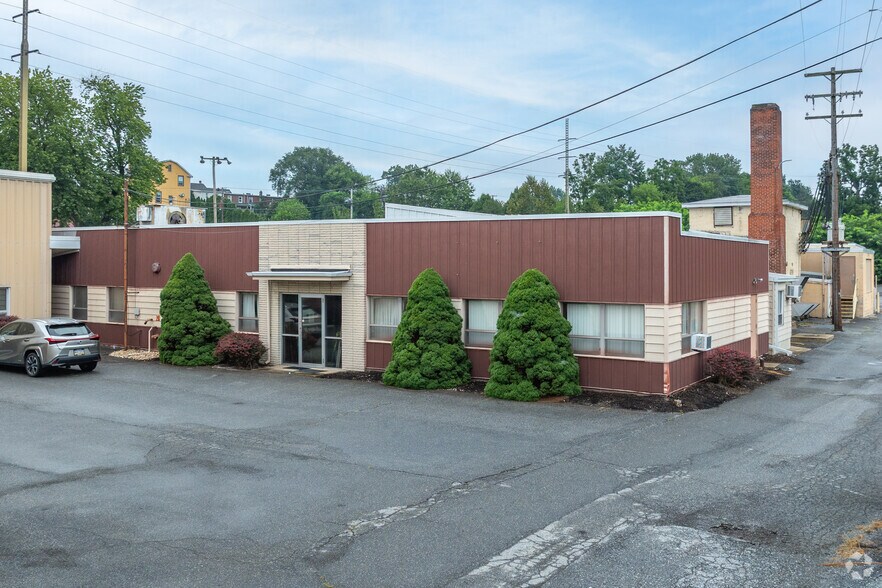 Primary Photo Of 103-109 S Manor St, Mountville Warehouse For Sale