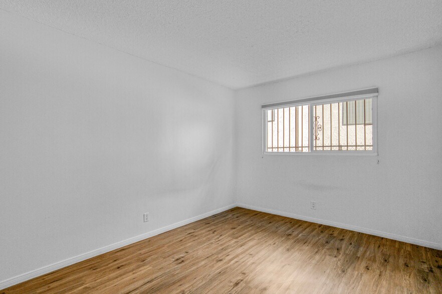 More Photos Of 12256 Riverside Dr, Valley Village Apartments For Sale