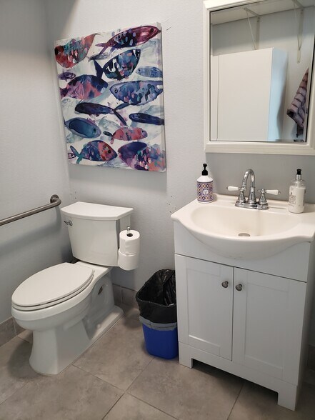 More Photos Of 73160 El Paseo, Palm Desert Storefront For Lease