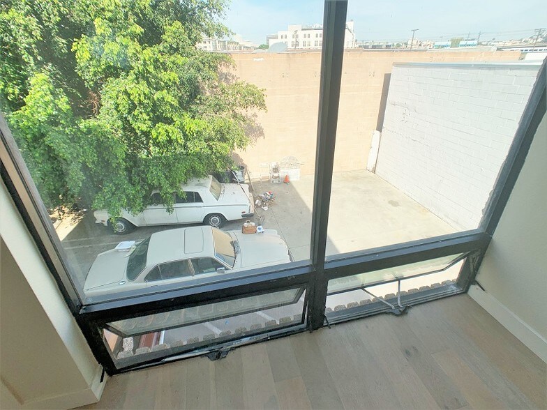 More Photos Of 935 N Vignes St, Los Angeles Auto Dealership For Lease