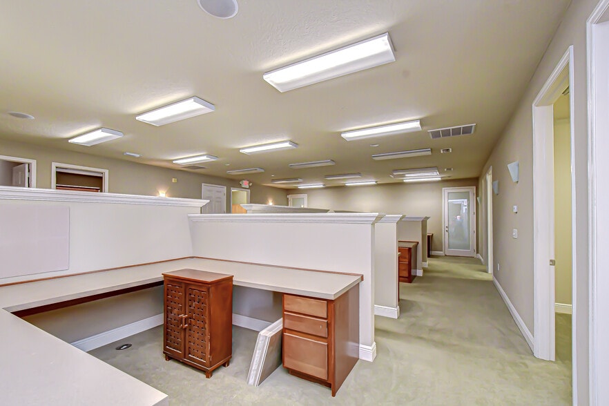 More Photos Of 6928 Linebaugh Ave, Tampa Office For Sale