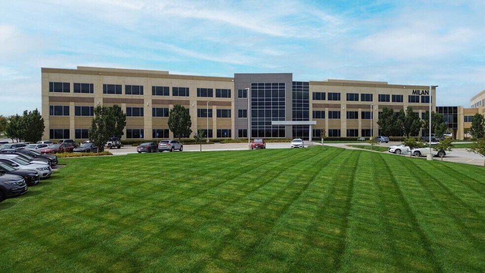 More Photos Of 18020 Burt St, Elkhorn Office For Lease