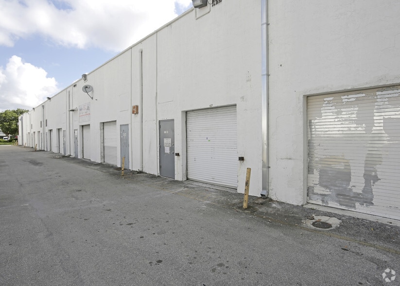 More Photos Of 6700-6724 NW 72nd Ave, Miami Unknown For Lease