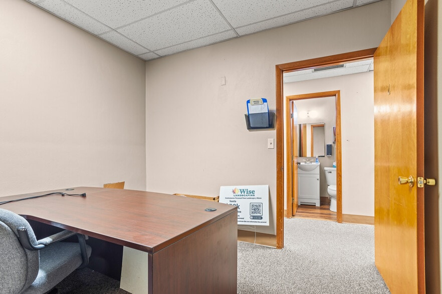 More Photos Of 105 Sycamore St, Medway Medical For Sale