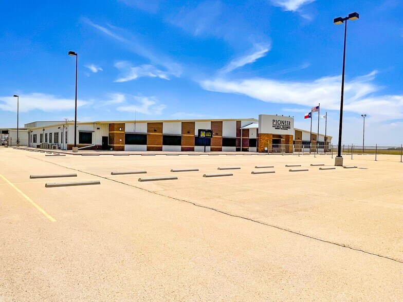 More Photos Of 2625 Co 180 rd, Garden City Manufacturing For Sale