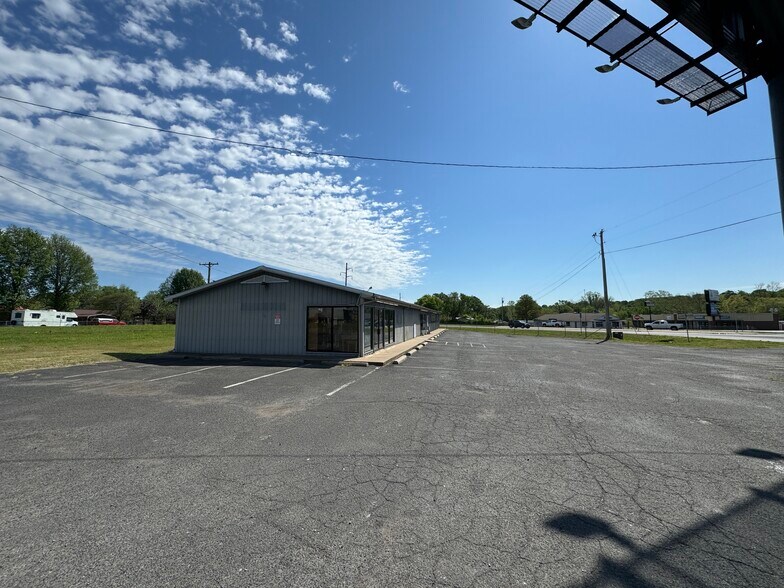 More Photos Of 205 Mimosa Ln, Tahlequah General Retail For Sale