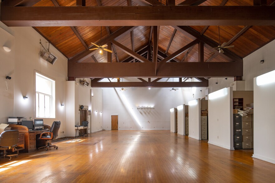 More Photos Of 1441 N McCadden Pl, Los Angeles Showroom For Sale