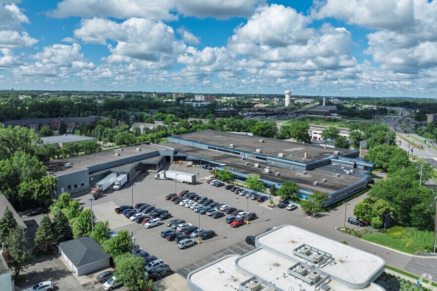 More Photos Of 4301 Hwy 7 W, Saint Louis Park Distribution For Lease