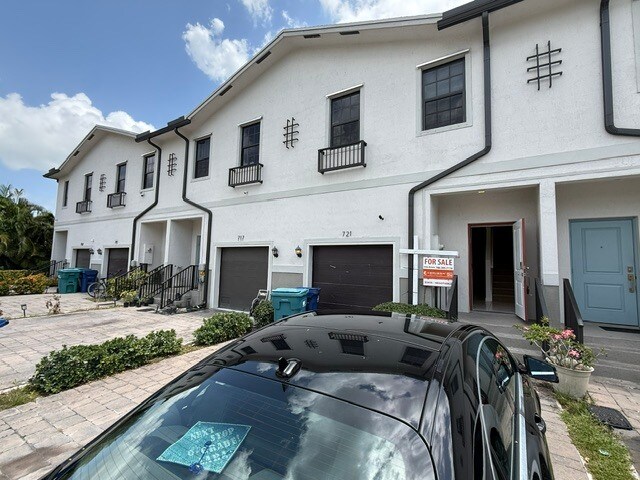 More Photos Of 716-731 SW 12th St, Homestead Apartments For Sale
