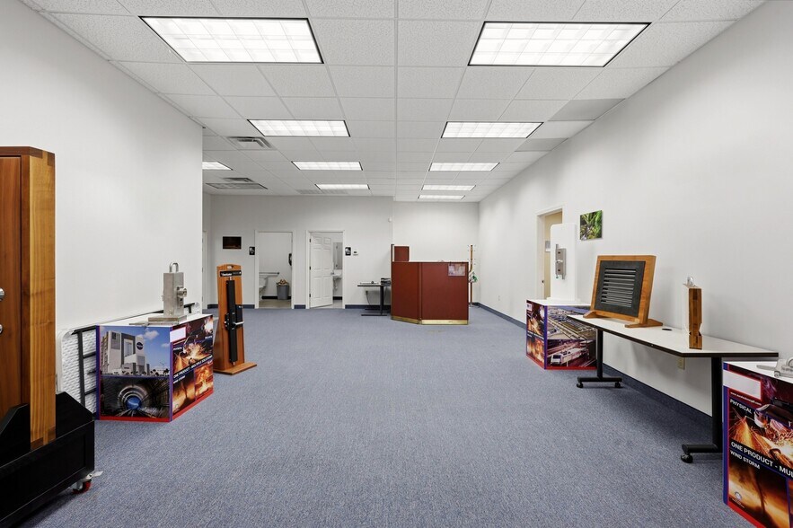 More Photos Of 2380 Fortune Dr, Lexington Flex For Lease