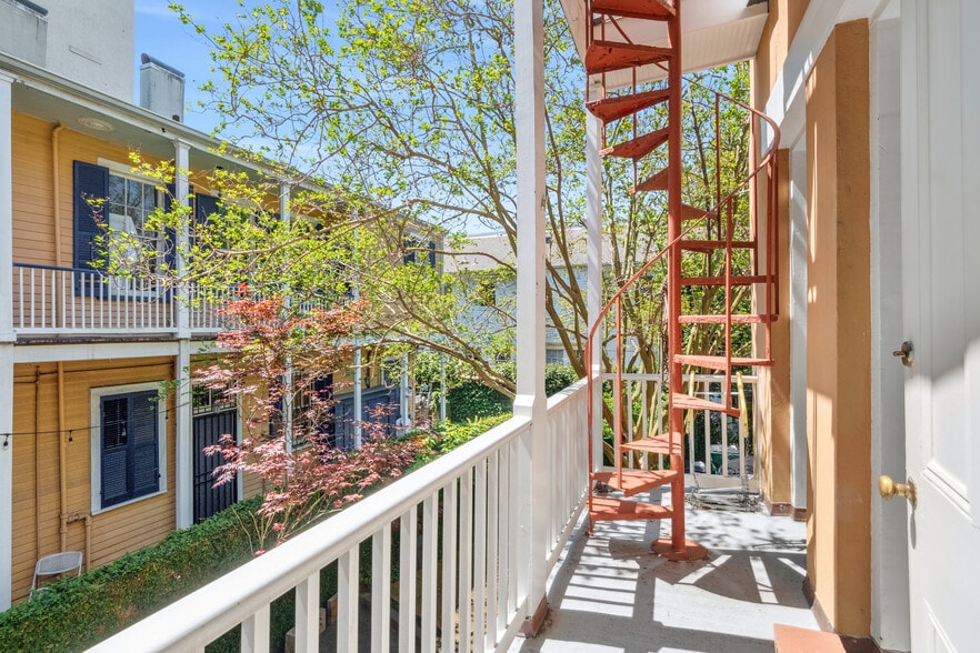 More Photos Of 2200 Prytania St, New Orleans Loft Creative Space For Sale