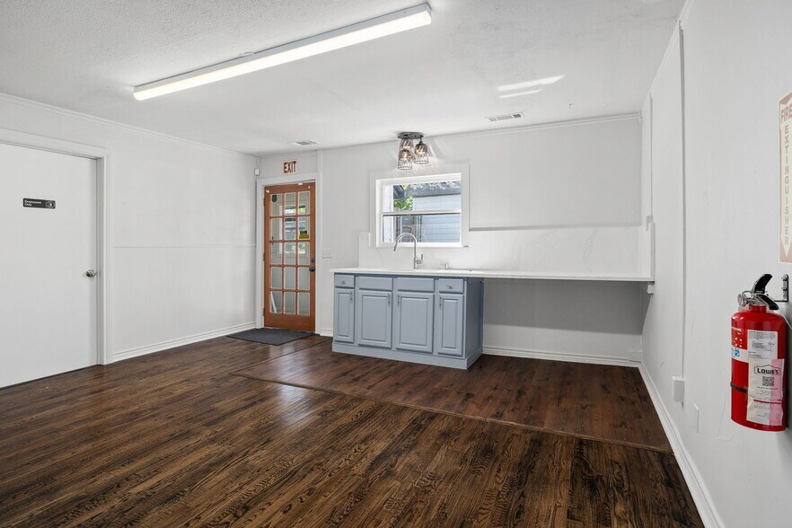 More Photos Of 148 Elm St, Keller Freestanding For Sale