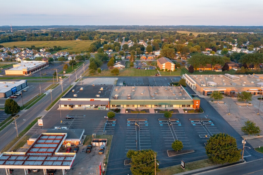 Primary Photo Of 1190 N Court St, Circleville Freestanding For Lease