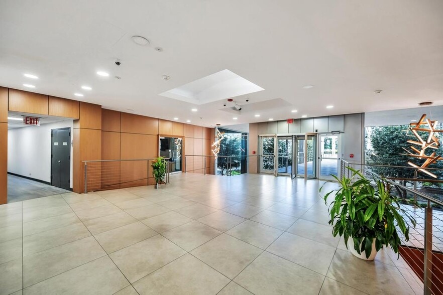 More Photos Of 1 Old Country Rd, Carle Place Office For Lease