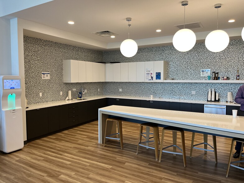 More Photos Of 1110 W Hibiscus Ave, Melbourne Flex For Lease