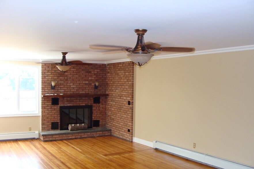 More Photos Of 56-A & B Shore Rd, Glenwood Landing Apartments For Sale