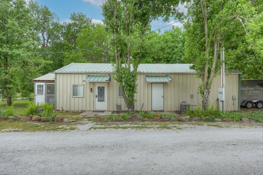 More Photos Of 25695 Mulberry Rd, Webb City Winery Vineyard For Sale