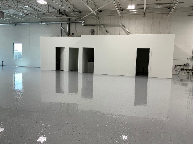 More Photos Of 5900 Rhodes Dr, Windsor Distribution For Lease