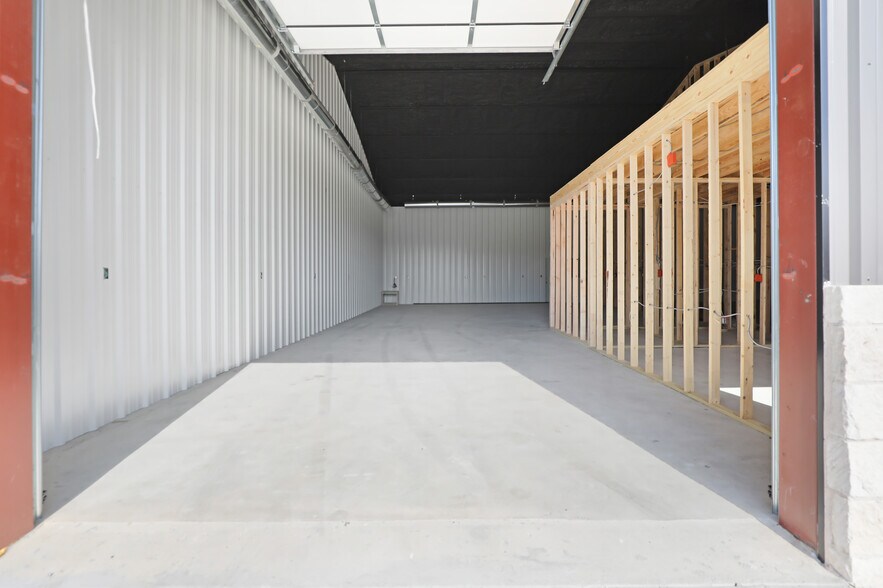 More Photos Of 14596 US Highway 75, Van Alstyne Flex For Lease