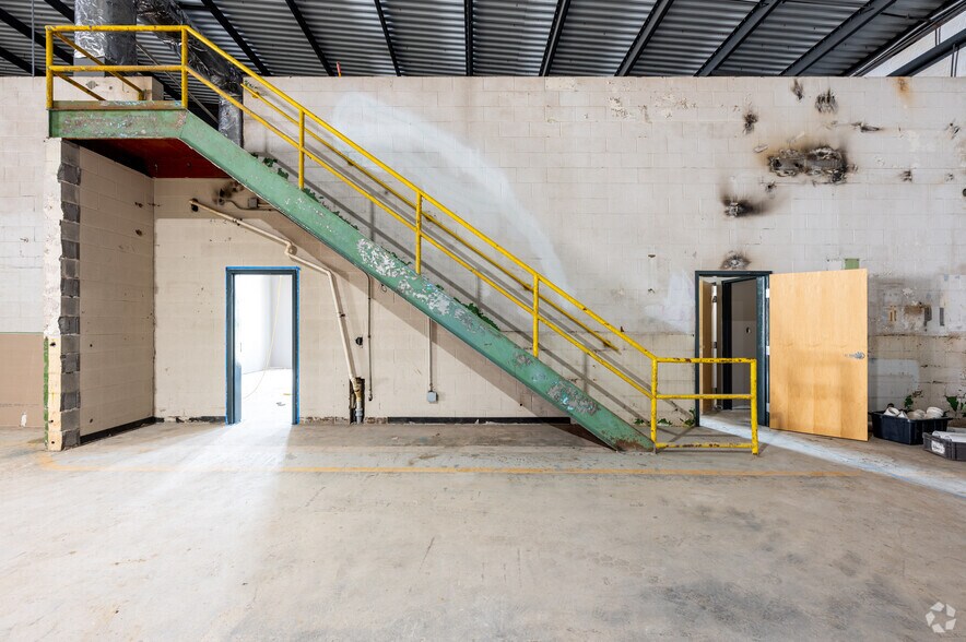 More Photos Of 800 Industrial Dr, Franklin Warehouse For Sale