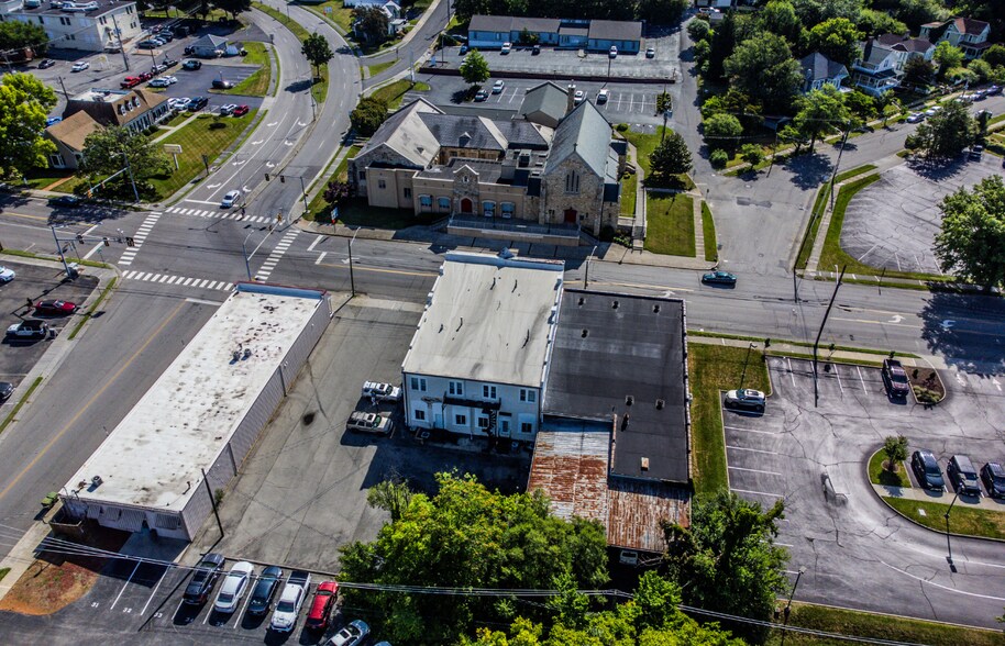 More Photos Of 205-209 S College Ave, Salem Office For Lease