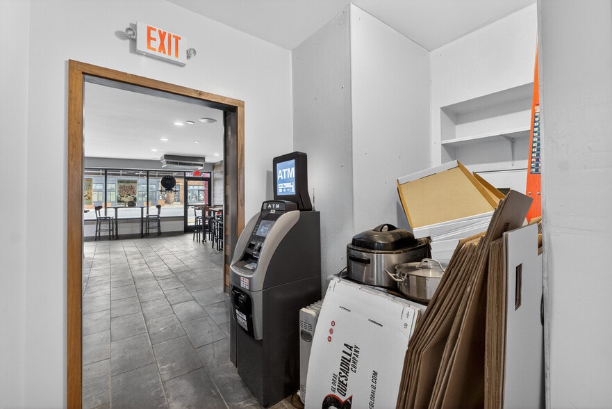 More Photos Of 8713 Gravois Rd, Saint Louis Restaurant For Sale