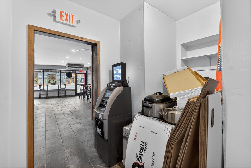 More Photos Of 8713 Gravois Rd, Saint Louis Restaurant For Lease