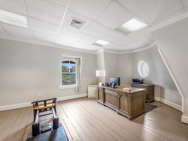 More Photos Of 27 Pleasant St, Middletown Office For Sale