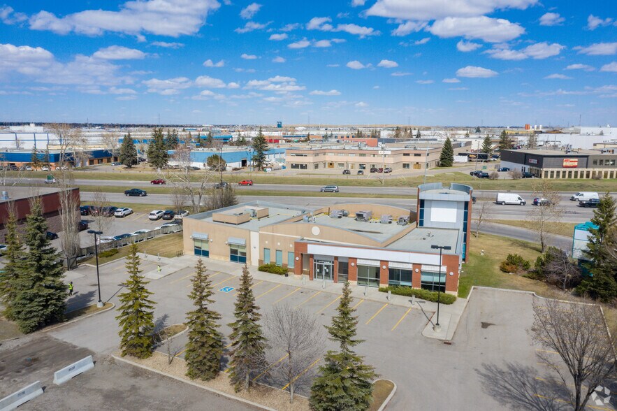 More Photos Of 6127 Barlow Trl SE, Calgary Bank For Lease