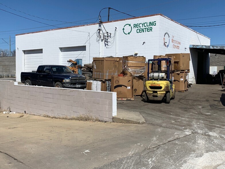 More Photos Of 120-136 Iowa Ave, Belleville Warehouse For Sale