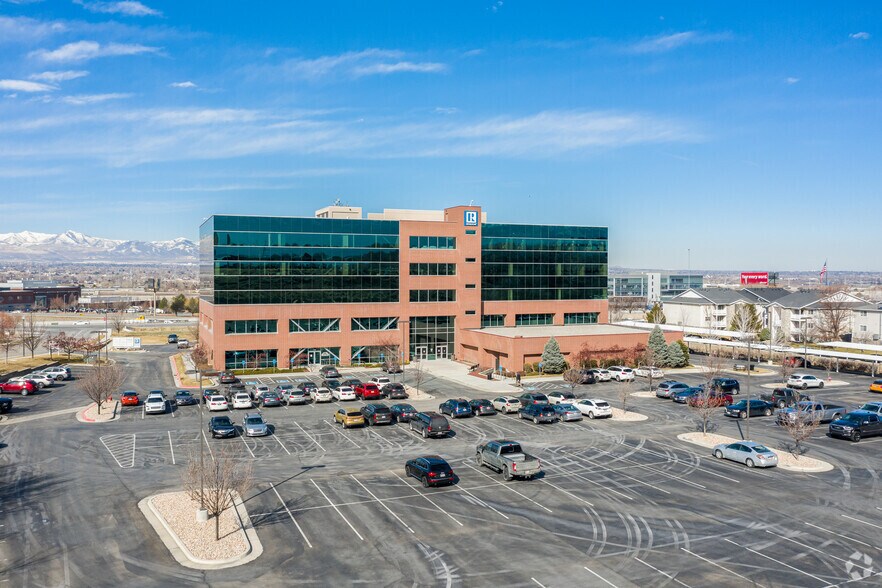 More Photos Of 230 W Towne Ridge Pky, Sandy Office For Lease