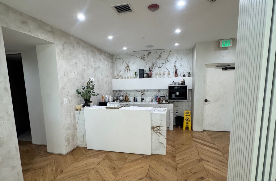 More Photos Of 228-230 S Beverly Dr, Beverly Hills Office For Lease