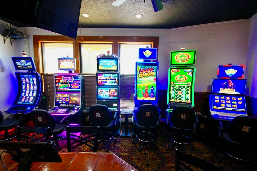 More Photos Of 4412 Manchester Dr, Rockford Restaurant For Sale