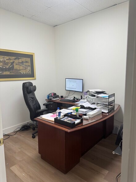 More Photos Of 1001 W Jasmine Dr, West Palm Beach Storefront Retail Office For Sale