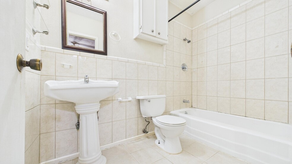 More Photos Of 2123 15th St, Lubbock Apartments For Sale