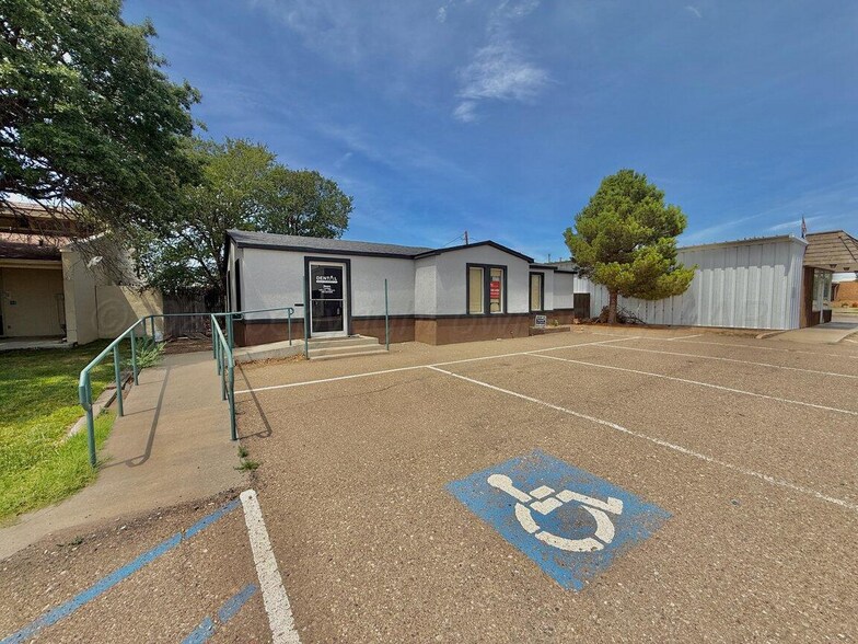 More Photos Of 206 S Bliss Ave, Dumas Office For Sale