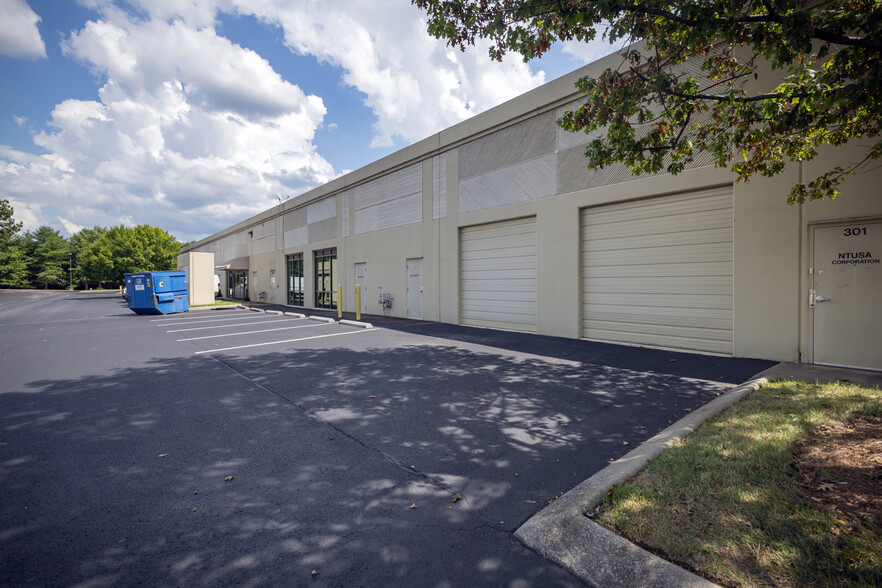 More Photos Of 318 Seaboard Ln, Franklin Unknown For Lease