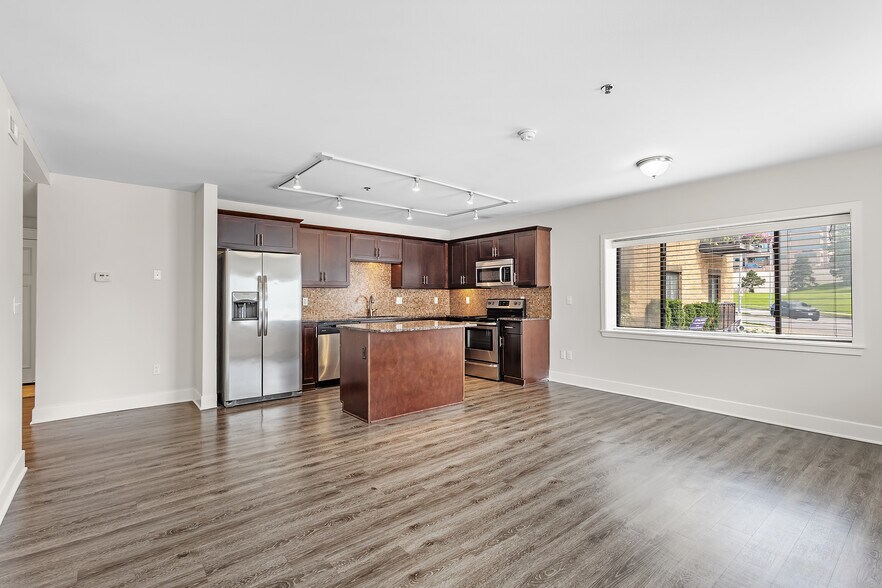 More Photos Of 4700 Roanoke Pky, Kansas City Apartments For Sale