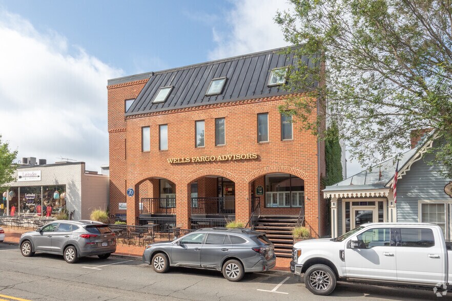 More Photos Of 70 Main St, Warrenton Office For Sale