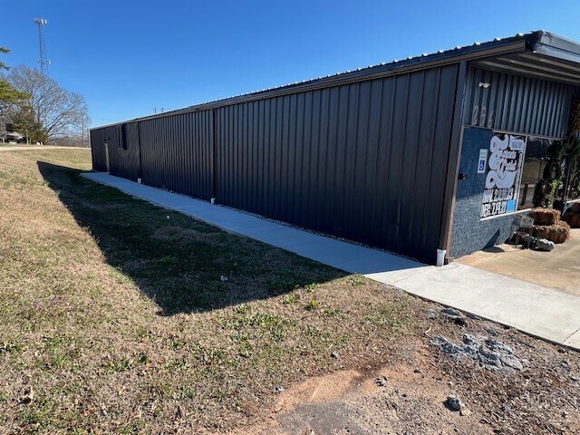 More Photos Of 296 Richey Rd, Pelzer Showroom For Lease