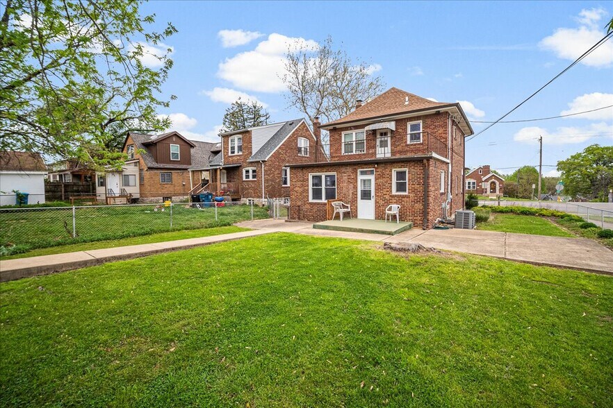 More Photos Of 8700 Gravois Rd, Saint Louis Storefront Retail Residential For Sale